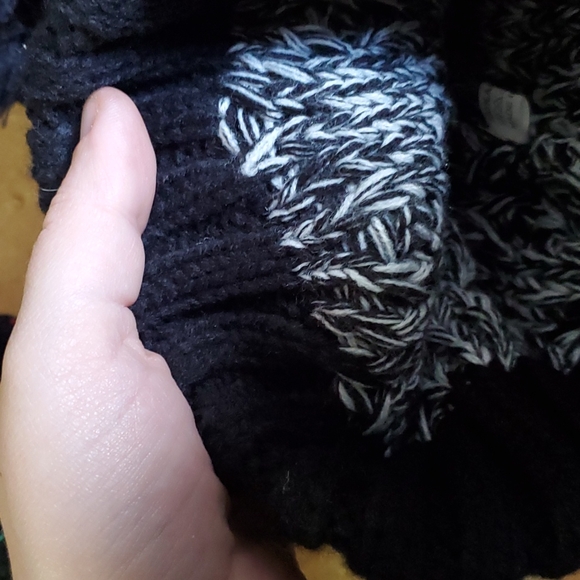 2 S.A. Fishing Co beanies - Picture 5 of 5